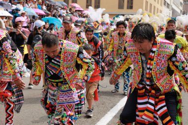 4 Şubat 2024, Lima Peru. Dansçılar ve müzik grupları Lima 'nın ana meydanında Candelaria bakiresinin geçit töreninde..