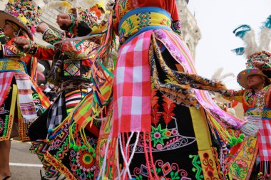 4 Şubat 2024, Lima Peru. Dansçılar ve müzik grupları Lima 'nın ana meydanında Candelaria bakiresinin geçit töreninde..