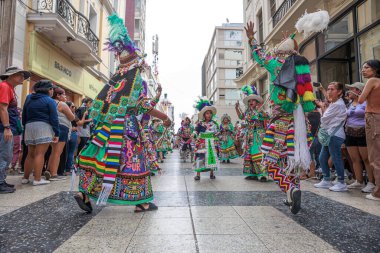 4 Şubat 2024, Lima Peru. Dansçılar ve müzik grupları Lima 'nın ana meydanında Candelaria bakiresinin geçit töreninde..