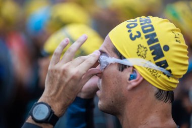 IRONMAN 70.3 Peru 2023. Lima, Peru triatlonunda yarışan sporcular.