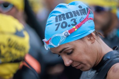 IRONMAN 70.3 Peru 2023. Lima, Peru triatlonunda yarışan sporcular.