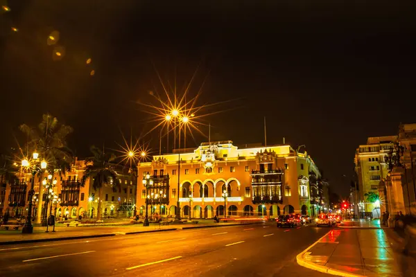 Peru 'nun Lima şehrinin gece manzarası