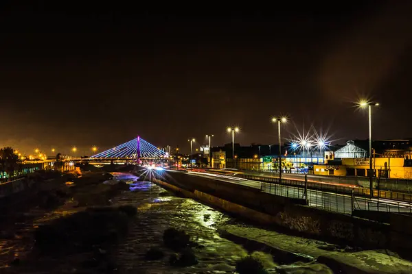 Gece vakti köprü manzarası Lima, Peru