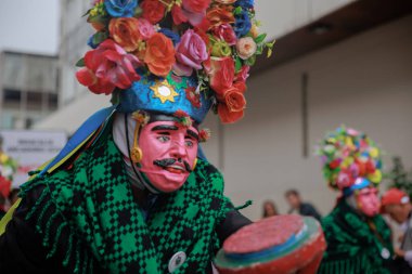 Lima, Peru sokaklarında tipik kostümleriyle Ancash bölgesinden dansçılar.