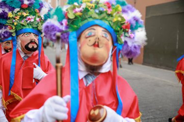 Lima, Peru sokaklarında tipik kostümleriyle Ancash bölgesinden dansçılar.