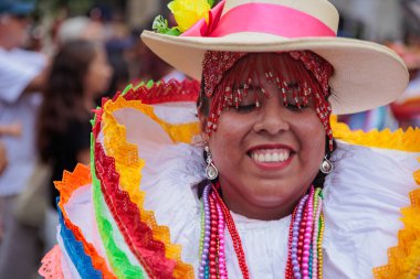 Lima, Peru sokaklarında tipik kostümleriyle Ancash bölgesinden dansçılar.