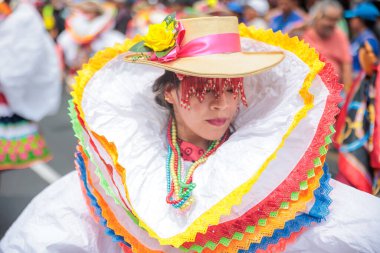Lima, Peru sokaklarında tipik kostümleriyle Ancash bölgesinden dansçılar.