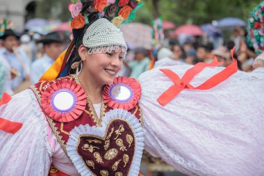 Lima, Peru sokaklarında tipik kostümleriyle Ancash bölgesinden dansçılar.