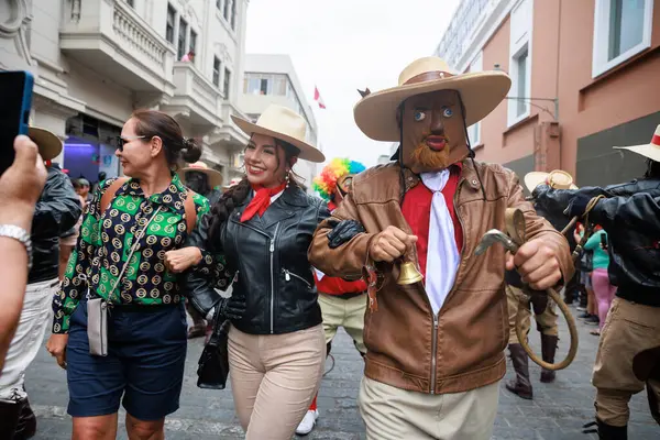 stock image Dancers from the Ancash region with their typical costumes in the streets of Lima, Peru.