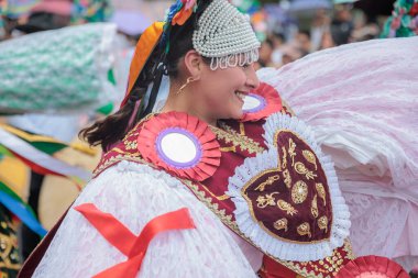 Lima, Peru sokaklarında tipik kostümleriyle Ancash bölgesinden dansçılar.