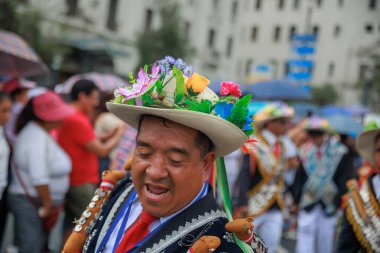 Lima, Peru sokaklarında tipik kostümleriyle Ancash bölgesinden dansçılar.