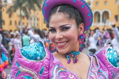 Candelaria festivali ve tipik kostümlerle halk dansları, Lima Peru