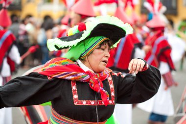 Candelaria festivali ve tipik kostümlerle halk dansları, Lima Peru