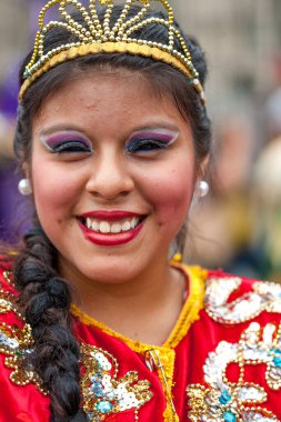 Candelaria festivali ve tipik kostümlerle halk dansları, Lima Peru