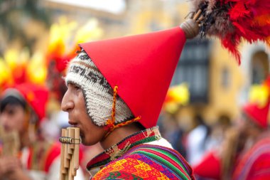 Candelaria festivali ve tipik kostümlerle halk dansları, Lima Peru