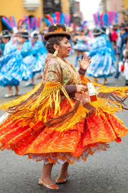 Candelaria festivali ve tipik kostümlerle halk dansları, Lima Peru
