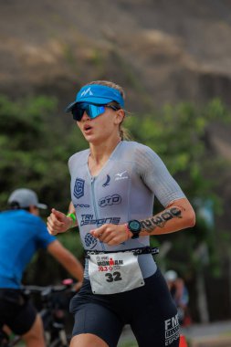 İRONMAN 70.3 Peru, Sporcular yarışıyor. 23 Nisan 2023 - LIMA, Peru