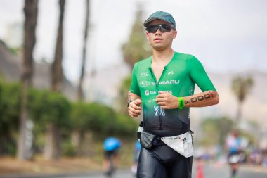 İRONMAN 70.3 Peru, Sporcular yarışıyor. 23 Nisan 2023 - LIMA, Peru
