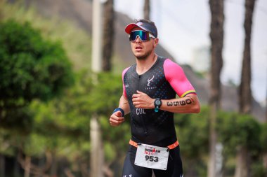 İRONMAN 70.3 Peru, Sporcular yarışıyor. 23 Nisan 2023 - LIMA, Peru