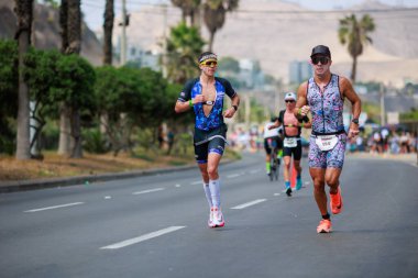 İRONMAN 70.3 Peru, Sporcular yarışıyor. 23 Nisan 2023 - LIMA, Peru