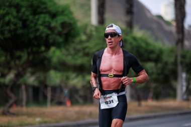 İRONMAN 70.3 Peru, Sporcular yarışıyor. 23 Nisan 2023 - LIMA, Peru