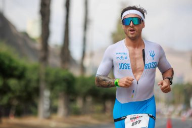 İRONMAN 70.3 Peru, Sporcular yarışıyor. 23 Nisan 2023 - LIMA, Peru