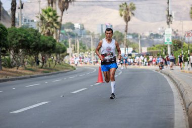 İRONMAN 70.3 Peru, Sporcular yarışıyor. 23 Nisan 2023 - LIMA, Peru