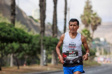 İRONMAN 70.3 Peru, Sporcular yarışıyor. 23 Nisan 2023 - LIMA, Peru