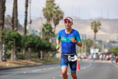 İRONMAN 70.3 Peru, Sporcular yarışıyor. 23 Nisan 2023 - LIMA, Peru