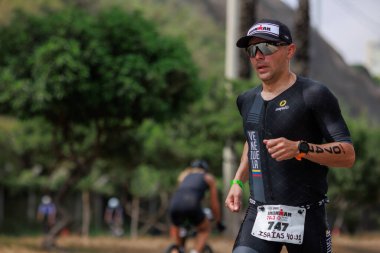 İRONMAN 70.3 Peru, Sporcular yarışıyor. 23 Nisan 2023 - LIMA, Peru
