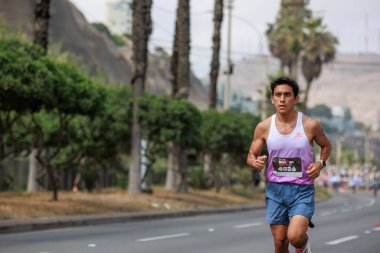 İRONMAN 70.3 Peru, Sporcular yarışıyor. 23 Nisan 2023 - LIMA, Peru