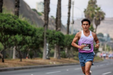 İRONMAN 70.3 Peru, Sporcular yarışıyor. 23 Nisan 2023 - LIMA, Peru