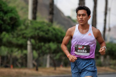 İRONMAN 70.3 Peru, Sporcular yarışıyor. 23 Nisan 2023 - LIMA, Peru