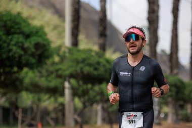 İRONMAN 70.3 Peru, Sporcular yarışıyor. 23 Nisan 2023 - LIMA, Peru