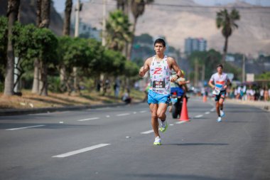 İRONMAN 70.3 Peru, Sporcular yarışıyor. 23 Nisan 2023 - LIMA, Peru