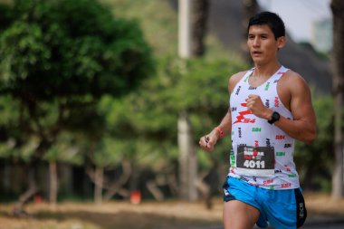 İRONMAN 70.3 Peru, Sporcular yarışıyor. 23 Nisan 2023 - LIMA, Peru