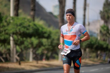 İRONMAN 70.3 Peru, Sporcular yarışıyor. 23 Nisan 2023 - LIMA, Peru