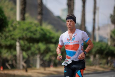 İRONMAN 70.3 Peru, Sporcular yarışıyor. 23 Nisan 2023 - LIMA, Peru