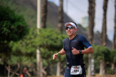 İRONMAN 70.3 Peru, Sporcular yarışıyor. 23 Nisan 2023 - LIMA, Peru