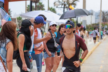 İRONMAN 70.3 Peru. Sporcular Lima Triatlonu 'nda yarışıyor. 23 Nisan 2023 - LIMA, Peru