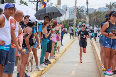İRONMAN 70.3 Peru. Sporcular Lima Triatlonu 'nda yarışıyor. 23 Nisan 2023 - LIMA, Peru