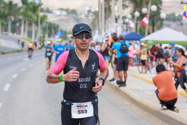 İRONMAN 70.3 Peru. Sporcular Lima Triatlonu 'nda yarışıyor. 23 Nisan 2023 - LIMA, Peru