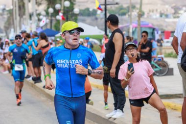 İRONMAN 70.3 Peru. Sporcular Lima Triatlonu 'nda yarışıyor. 23 Nisan 2023 - LIMA, Peru