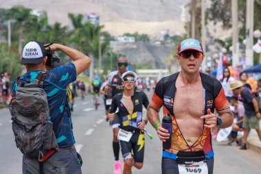 İRONMAN 70.3 Peru. Sporcular Lima Triatlonu 'nda yarışıyor. 23 Nisan 2023 - LIMA, Peru