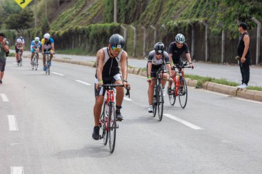 İRONMAN 70.3 Peru. Sporcular Lima Triatlonu 'nda yarışıyor. 23 Nisan 2023 - LIMA, Peru