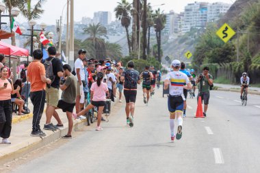 İRONMAN 70.3 Peru. Sporcular Lima Triatlonu 'nda yarışıyor. 23 Nisan 2023 - LIMA, Peru