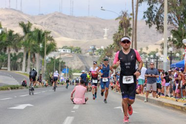 IRONMAN 70.3. Sporcular Lima Triatlonu 'nda yarışıyor. 23 Nisan 2023 - LIMA, Peru