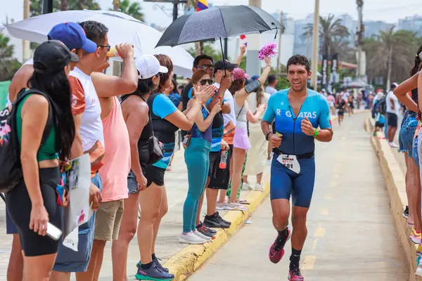 İRONMAN 70.3 Peru. Sporcular Lima Triatlonu 'nda yarışıyor. 23 Nisan 2023 - LIMA, Peru