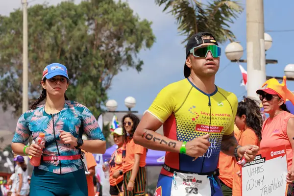 İRONMAN 70.3 Peru. Sporcular Lima Triatlonu 'nda yarışıyor. 23 Nisan 2023 - LIMA, Peru