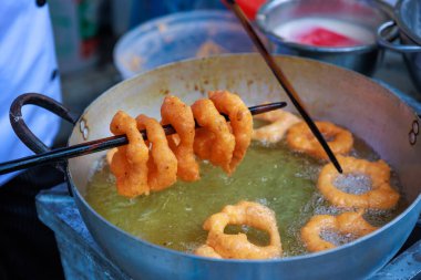 Peru Pikaronları, balkabağıyla karıştırılmış buğday unundan yapılmış lezzetli bir tatlı ve bazen tatlı patates, chancaca balı. Geleneksel bir Peru gastronomisi..